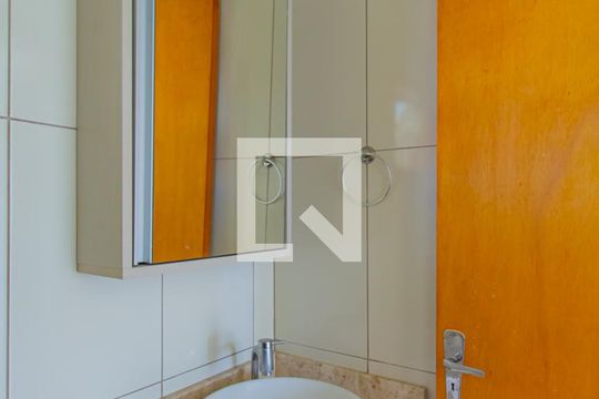 Banheiro Social de casa à venda com 3 quartos, 90m² em São José, Canoas