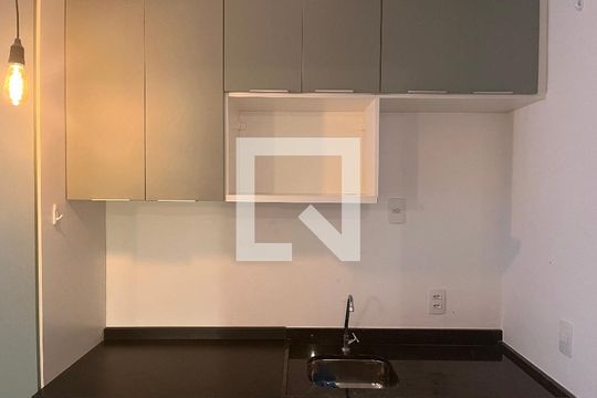 Cozinha de apartamento para alugar com 1 quarto, 18m² em Perdizes, São Paulo