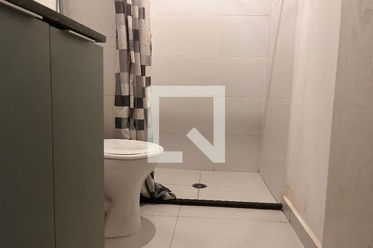 Banheiro de apartamento para alugar com 1 quarto, 18m² em Perdizes, São Paulo