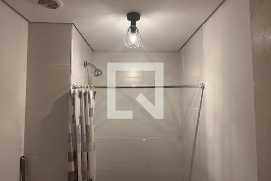 Banheiro de apartamento para alugar com 1 quarto, 18m² em Perdizes, São Paulo