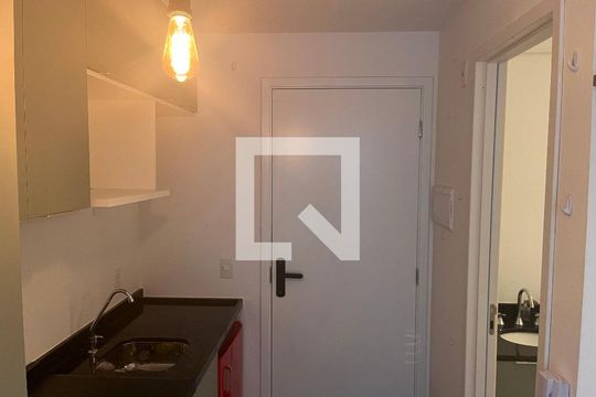 Cozinha de apartamento para alugar com 1 quarto, 18m² em Perdizes, São Paulo