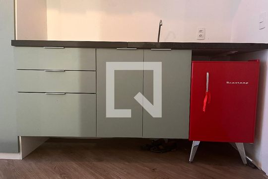 Cozinha de apartamento para alugar com 1 quarto, 18m² em Perdizes, São Paulo
