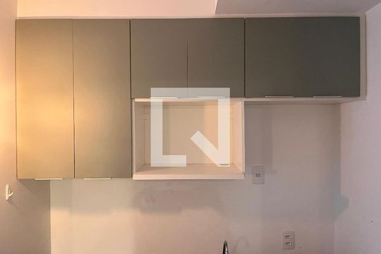 Cozinha de apartamento para alugar com 1 quarto, 18m² em Perdizes, São Paulo