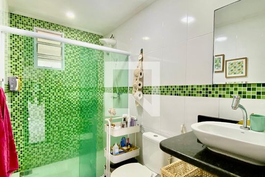 Banheiro  de apartamento à venda com 2 quartos, 74m² em Cachambi, Rio de Janeiro