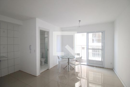 Quarto/Cozinha de kitnet/studio para alugar com 1 quarto, 27m² em Vila Ré, São Paulo