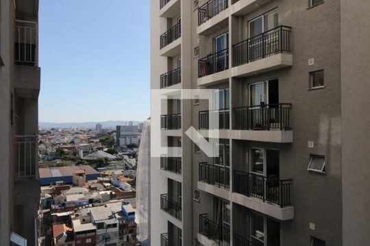 Quarto/Cozinha - varanda de kitnet/studio para alugar com 1 quarto, 27m² em Vila Ré, São Paulo