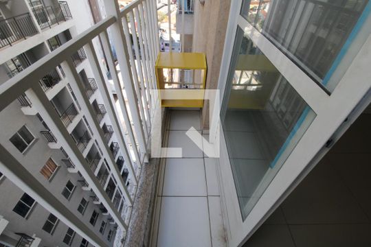 Quarto/Cozinha - varanda de kitnet/studio para alugar com 1 quarto, 27m² em Vila Ré, São Paulo