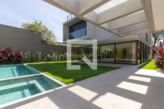 Quintal de casa à venda com 6 quartos, 518m² em Alto de Pinheiros, São Paulo