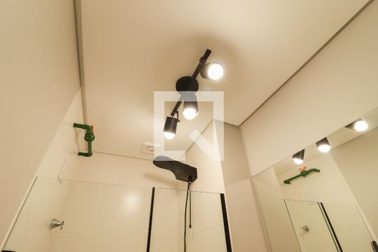 Banheiro de kitnet/studio para alugar com 0 quarto, 26m² em Santana, São Paulo