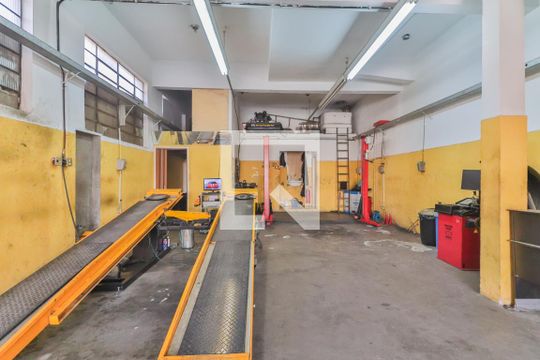 Galpão / Garagem de casa para alugar com 4 quartos, 400m² em Vila Lageado, São Paulo