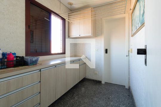 Área de Serviço de casa à venda com 4 quartos, 331m² em Jardim Avelino, São Paulo