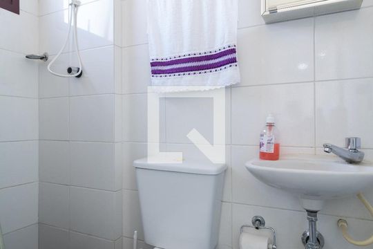 Banheiro Area de Serviço de casa à venda com 4 quartos, 331m² em Jardim Avelino, São Paulo