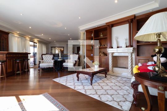 Casa à venda com 4 quartos, 331m² em Jardim Avelino, São Paulo