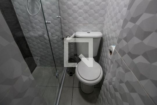 Banheiro de casa para alugar com 2 quartos, 60m² em Parque Independência, São Paulo