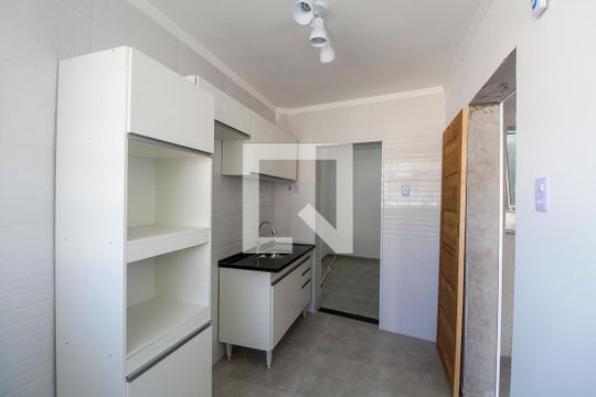 Cozinha de casa para alugar com 2 quartos, 60m² em Parque Independência, São Paulo