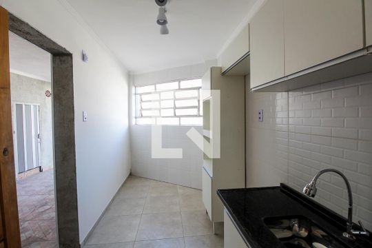 Cozinha de casa para alugar com 2 quartos, 60m² em Parque Independência, São Paulo
