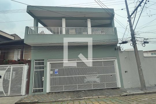 Fachada de casa à venda com 2 quartos, 275m² em Santa Terezinha, Santo André