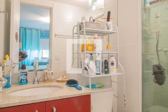 Banheiro da Suíte de apartamento para alugar com 2 quartos, 110m² em Recreio dos Bandeirantes, Rio de Janeiro