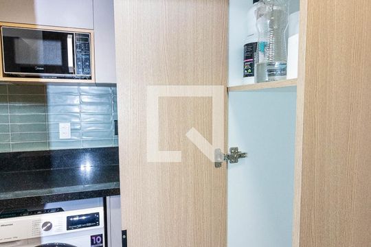 Kitnet Studio Mobiliado - Banheiro de kitnet/studio para alugar com 1 quarto, 18m² em Asa Norte, Brasília