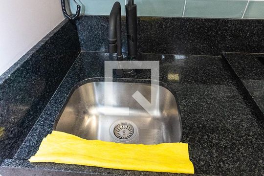 Kitnet Studio Mobiliado - Cozinha de kitnet/studio para alugar com 1 quarto, 18m² em Asa Norte, Brasília