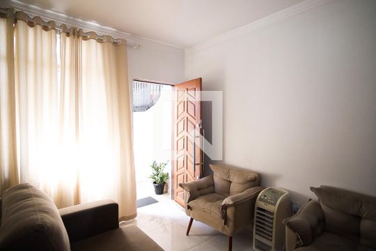 Sala de casa para alugar com 3 quartos, 72m² em Planalto, Belo Horizonte