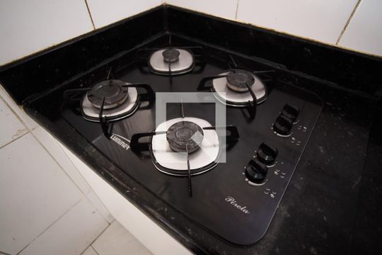 Cozinha de casa para alugar com 3 quartos, 72m² em Planalto, Belo Horizonte