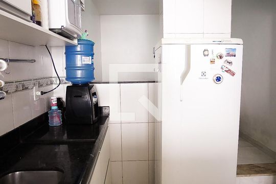 Cozinha de casa para alugar com 3 quartos, 72m² em Planalto, Belo Horizonte