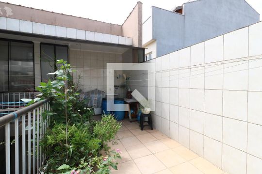 Área de Serviço de casa à venda com 2 quartos, 420m² em Vila Camilópolis, Santo André