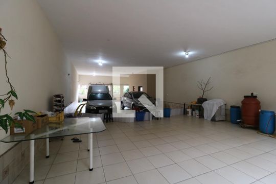 Garagem de casa à venda com 2 quartos, 420m² em Vila Camilópolis, Santo André