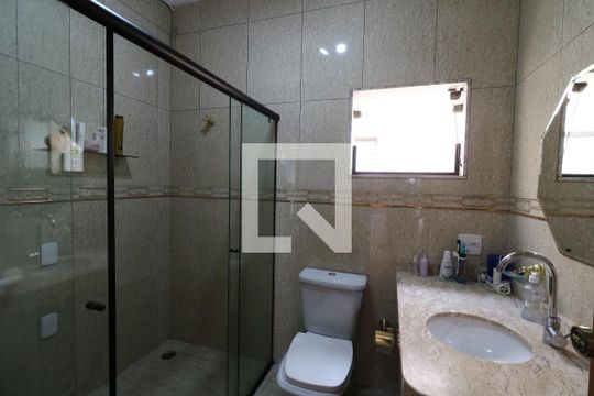 Banheiro da Suíte de casa à venda com 2 quartos, 420m² em Vila Camilópolis, Santo André