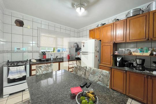 Cozinha de casa à venda com 4 quartos, 310m² em Jardim Itu, Porto Alegre