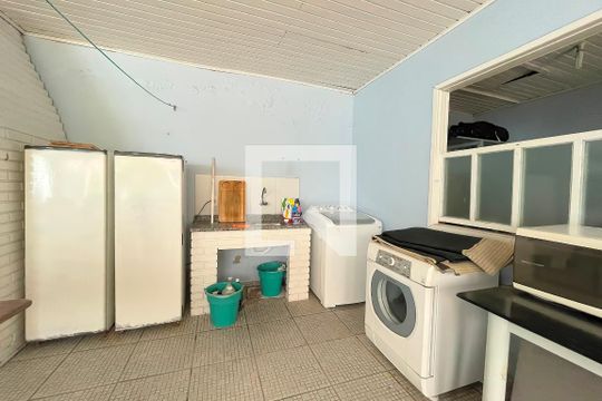 Área de Serviço de casa à venda com 4 quartos, 310m² em Jardim Itu, Porto Alegre