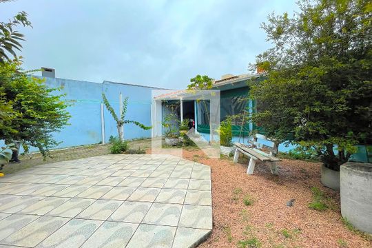 Quintal de casa à venda com 4 quartos, 310m² em Jardim Itu, Porto Alegre