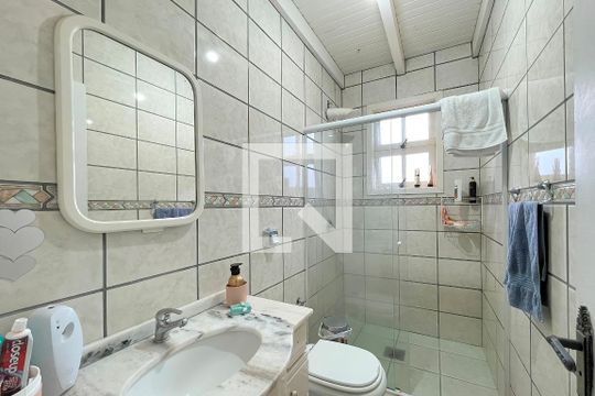 Banheiro de casa à venda com 4 quartos, 310m² em Jardim Itu, Porto Alegre