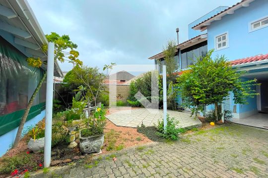 Quintal de casa à venda com 4 quartos, 310m² em Jardim Itu, Porto Alegre