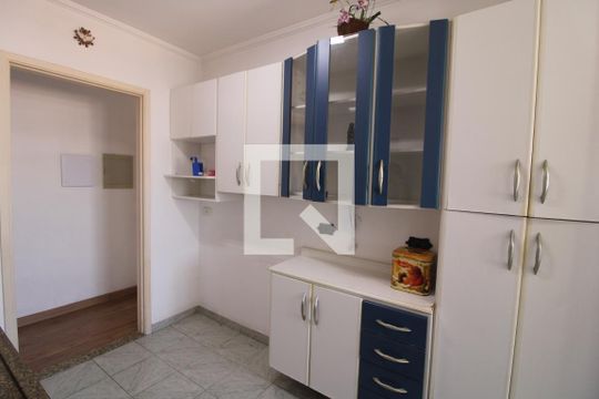 Cozinha de apartamento para alugar com 3 quartos, 68m² em Vila Isa, São Paulo