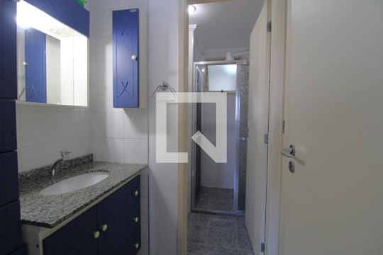 Banheiro de apartamento para alugar com 3 quartos, 68m² em Vila Isa, São Paulo