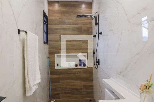 Banheiro de casa de condomínio à venda com 3 quartos, 390m² em Medeiros, Jundiaí