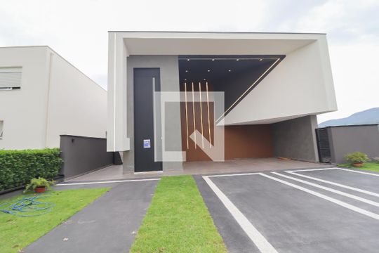 Fachada de casa de condomínio à venda com 3 quartos, 390m² em Medeiros, Jundiaí