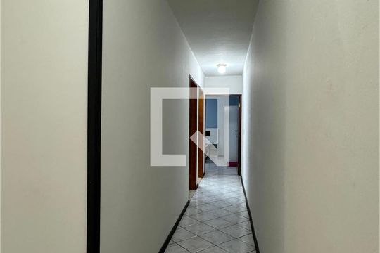 Corredor de casa à venda com 3 quartos, 180m² em Nova Aldeinha/aldeia, Barueri