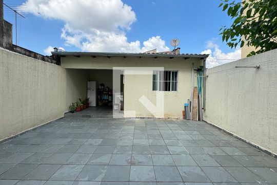 Quintal de casa à venda com 3 quartos, 180m² em Nova Aldeinha/aldeia, Barueri