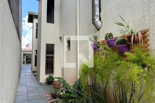 Entrada de casa à venda com 3 quartos, 180m² em Nova Aldeinha/aldeia, Barueri