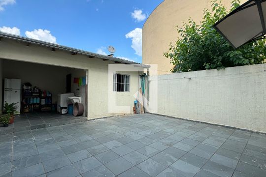 Quintal de casa à venda com 3 quartos, 180m² em Nova Aldeinha/aldeia, Barueri