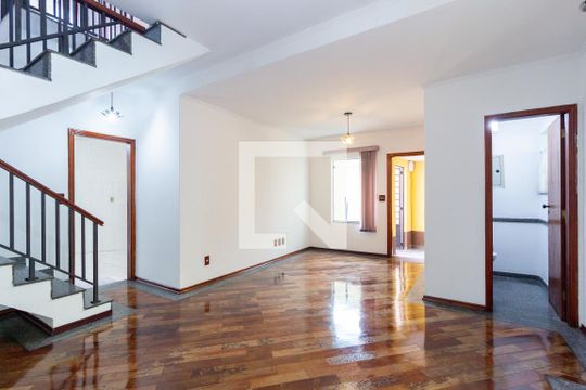 Casa para alugar com 3 quartos, 109m² em Quarta Parada, São Paulo