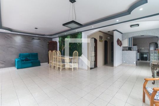 Casa para alugar com 2 quartos, 500m² em Vila Aurea, Poá