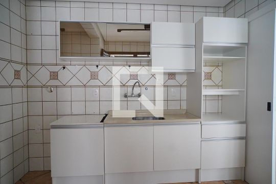 Cozinha de apartamento para alugar com 2 quartos, 69m² em Agronômica, Florianópolis