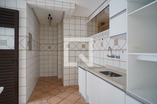 Cozinha de apartamento para alugar com 2 quartos, 69m² em Agronômica, Florianópolis