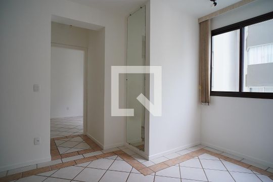 Sala de apartamento para alugar com 2 quartos, 69m² em Agronômica, Florianópolis