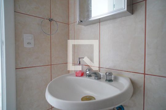 Suíte 2 - Banheiro  de apartamento para alugar com 2 quartos, 69m² em Agronômica, Florianópolis