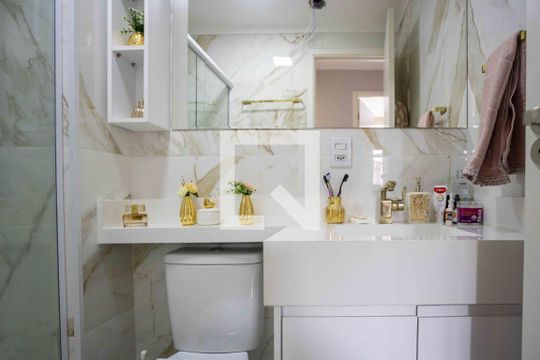 Banheiro de apartamento à venda com 2 quartos, 46m² em Centro, Diadema